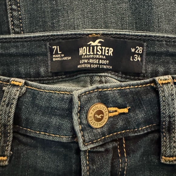 Hollister, low rise, boot, cut jeans. Like new. Size 7L - Picture 3 of 3